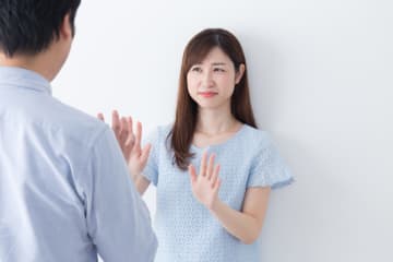 『蛙化現象』が女性に多いのはなぜ？なりやすい人の特徴と克服の方法を解説