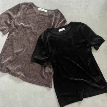 まさかの「550円」！？【しまむら】高見え感すんごい「上品ベロアTシャツ」