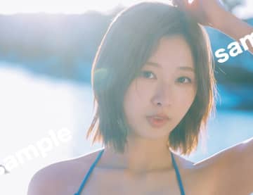 日向坂46・富田鈴花 スタイル抜群の水着ショット解禁 “圧倒的女神感”溢れる初写真集特典 爽やか＆大人っぽい表情に注目