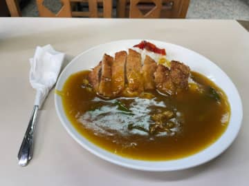 「駅伝発祥の地」京都・三条大橋、老舗食堂の看板メニュー「皿盛」とはどんな料理なのか