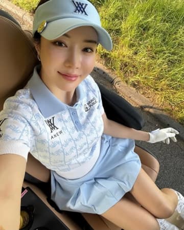 大胆スイムウェアの次は美脚丸見えミニスカ…女子ゴルファー、アン・シネの近況に「綺麗すぎ」の声【PHOTO】