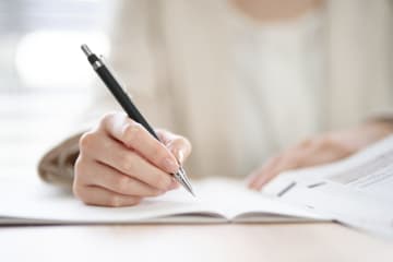 『学歴マウントを取る人』の特徴4選　どう対処すべき？どのくらいの距離感を保つのが理想？