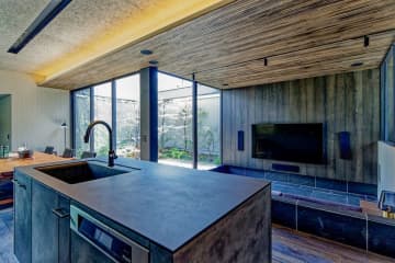 ひかり工務店 “家具部” が魅せる、美しくインテリアと融合する本格リビングシアター