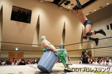 DDT新世代のTo-yが新潟凱旋のササダンゴを“狂ったルール”で撃破し、EXTREME王座初戴冠！「ベルトとともに狂って狂って狂いまくる！」