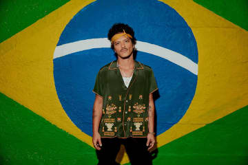 ブルーノ・マーズ、人気ゲーム『フォートナイト・フェスティバル』とのコラボで新曲「Bonde do Brunão」をリリース！