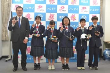 自作ロボット世界大会へ　印西・原山中のチーム5人活躍誓う　英語でのプレゼンも披露