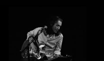 ももヤマ穴Q魚（百々和宏＋ヤマジカズヒデ＋穴井仁吉＋クハラカズユキ＋細海魚）のカバーセッション・ライブに花田裕之がゲスト出演