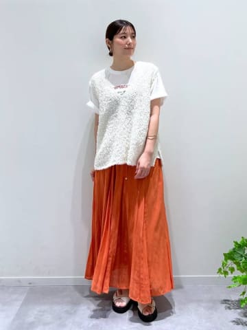 今買うなら『白』一択！【グローバルワーク】40・50代の夏に！「プリントTコーデ」
