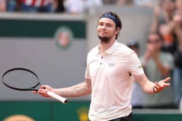 「今回の勝利は特別。これは大きな勲章だ！」世界ランク45位のブブリクが世界１位のシナーを逆転で下す＜SMASH＞