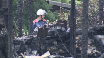 埼玉県加須市で住宅4棟が全焼する火事　10代の次女と連絡とれず　敷地内の荷物から燃え移ったか…出火原因を調査中