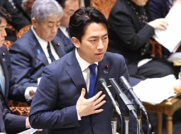 小泉進次郎農水相、車内で昼食牛丼→賛否で反響　「要らんパフォーマンス」「逆に何食えば正解？」