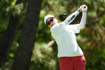 ＜中間速報＞鬼頭さくらが単独首位　成田美寿々1差、青木香奈子は5差追走