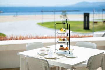 神戸で５０００円の絶景アフタヌーンティー、イルカ＆海を一望