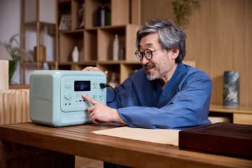 BLUETTI、ミントグリーン色のコンパクトなポータブル電源