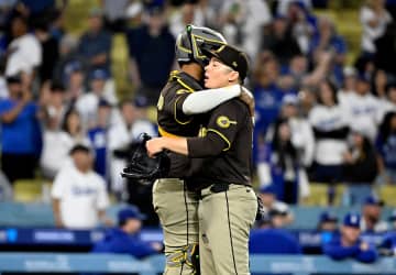 松井裕樹、緊急登板でMLB初セーブ　死球退場の守護神に代わって試合を締める　パドレスは4連戦スイープを阻止