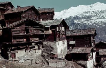 「コモンズの悲劇」を解消したスイスの山村