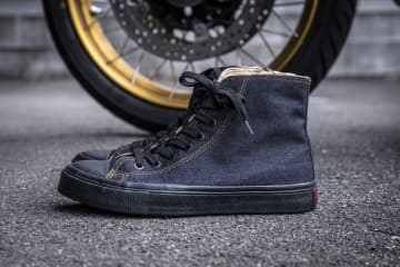 梅雨時期のバイク乗りに朗報！最強のグリップ力を持つスニーカー「ハイパーV®︎ソール」とコラボ!?