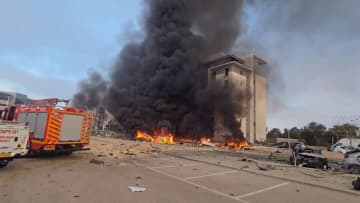 【イスラエル中継】高層マンションへのミサイル攻撃現場でシェルターに避難の2人死亡　イスラエル軍は60機以上の戦闘機でイラン核研究施設などを空爆