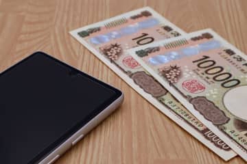 アルバイトをしている高校生の子どもに「スマホ代は自分で払って」と言っています。周りの家庭ではどうしているのでしょうか？