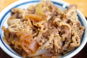 牛丼界の2大巨頭"吉野家"vs"すき家"　結局うまいのはどっち！？"吉すき論争"に決着　5つの観点で徹底比較！