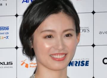 本仮屋ユイカ、アナウンサーの妹・リイナとの姉妹ショットを披露→「そっくり」「お揃いでかわいい」と話題に