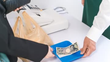 「年金だけでは暮らせない」…「月3.8万円の赤字」に陥る「老後破綻」予備軍の実情