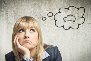 若者の車離れが加速…どのくらい減ってる？クルマに乗らない主な理由とは