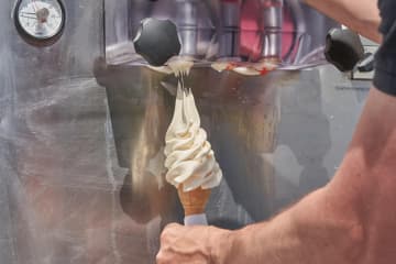 【絶対2度見】本当にソフトクリーム？全国の"攻めすぎ"アイス7選　北から南まで"クセ強"集合「しじみソフト！？」