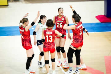 バレー日本女子、世界1位イタリアに2-3惜敗　フルセットの大熱戦も…今大会初黒星