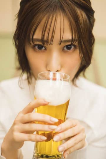 夏吉ゆうこ初写真集♡大胆な水着姿から素顔の魅力までたっぷり