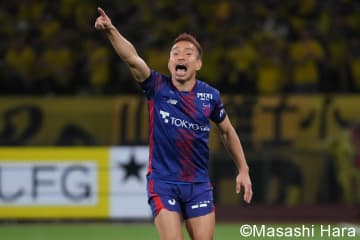 ｢心配される｣1人ベンチ外の長友佑都、E-1選手権で｢試したい｣浦和レッズ13番とU-20代表【日本代表｢北中米W杯｣頂点への大激論！見えた｢希望｣と｢課題｣】(5)