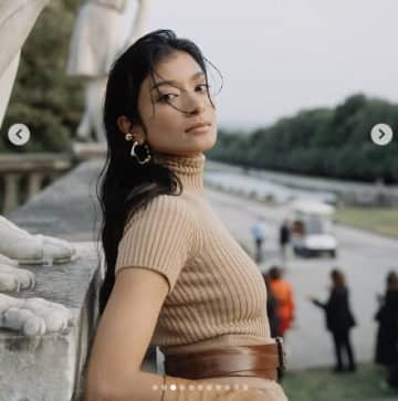 「世界よ、これがローラだ」ローラ、ナポリで見せた極上の佇まい MaxMara2026リゾートコレクションが異世界