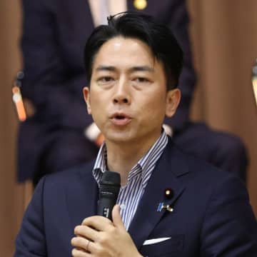 進次郎農相ランチ“モグモグ動画”連発、妻・滝川クリステルの無関心ぶりにSNSでは批判の嵐