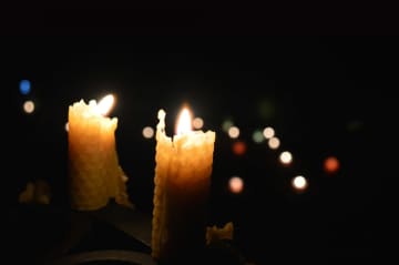 夏至ってなんだ？　ゆらめくキャンドルの灯に包まれて過ごす、癒しの夜を。