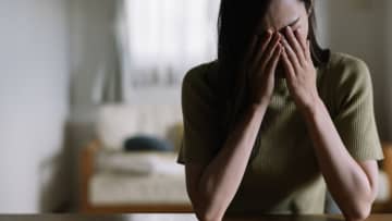 嘘でしょ…夫（享年48歳）の遺族年金「月14万円」に絶句した45歳パート妻。高校生の娘の〈まさかのひと言〉に涙が止まらない