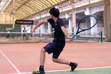 【テニスギア講座】初級用ラケットの次はどんなのを選ぶべき？ 注目したい「ステップアップ向け」カテゴリー＜SMASH＞