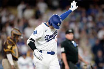 両軍入り乱れての乱闘騒ぎ その直後 大谷翔平に報復死球...も笑顔の神対応でさらなる乱闘をおさめる