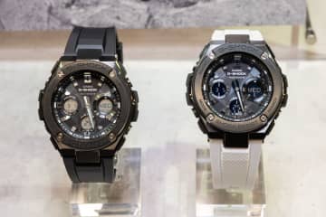 G-SHOCK、樹脂バンドでブラック×ホワイトのG-STEEL