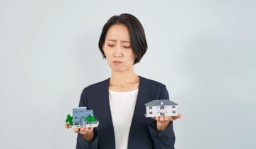 家族4人で都内の2LDKに住んでいますが、「狭小住宅」なので困っています。買い替えは子どもが巣立つまで待つべきでしょうか？