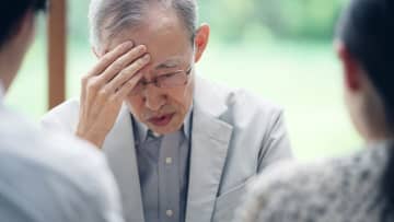 息子との結婚は諦めてくれ…月収32万円・29歳会社員女性、婚約者の両親が大反対した「奨学金の返済額」