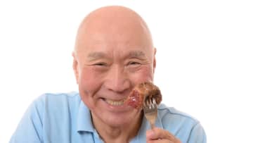ブランド牛しか食べません…都内在住「年金月26万円」「貯金3,500万円」の60代夫婦、盤石の老後資金も“心から笑えない”理由【CFPが解説】
