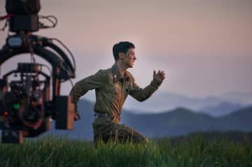 銃で12発ぐらい撃たれて、大量の地雷を避けて… 映画内の描写は“本当にリアル” 脱北した元北朝鮮兵士が語った韓国映画『脱走』