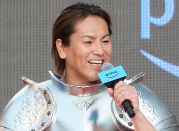 狩野英孝「お米を天日干ししてみた」まさかの湿気対策ショットに驚きの声「え？これはどんな効果が…」「意味ないですw」