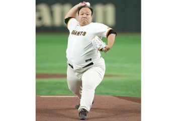 上からB140、W145、H145　プロ野球始球式のぱっつんぱっつん投球が話題「フォームに興奮」