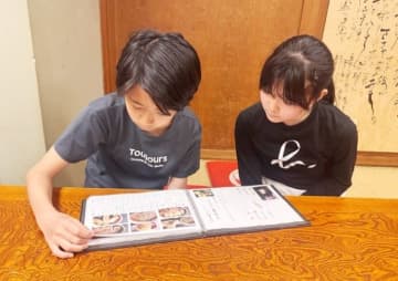 市川團十郎、亡き妻・小林麻央さんが好きだった店で子どもたちと食べた料理「祥月命日近くなってきました」