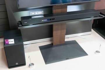 ＜OTOTEN＞ヤマハのハイエンド・サウンドバー「SR-X90A」が参考出展。“最新シネコンの音”と評論家も唸る