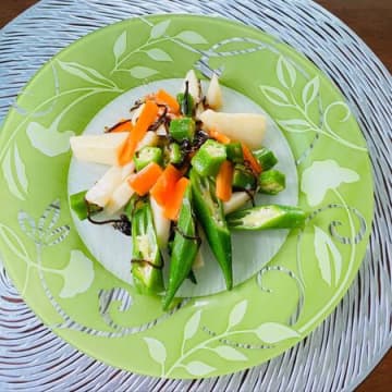 ご飯のお供にも、前菜にもオススメ「おくら、長芋、人参の梅塩昆布和え」