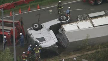 国道で大型トレーラー横転し車の下敷きになっていて運転手の男性が死亡　男性のiPhoneが衝撃感知し自動で消防に通報　北海道江別市