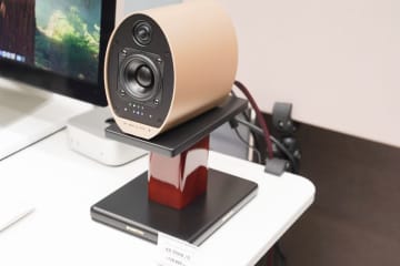 クリプトン“デスクトップ向けオーディオアクセサリ”提案。スタンドや調音パネル