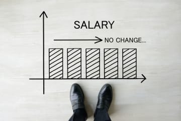 入社2年目ですが「初任給25万円」からほとんど変わっていません。何年頑張れば月収30万円になるのでしょうか？
